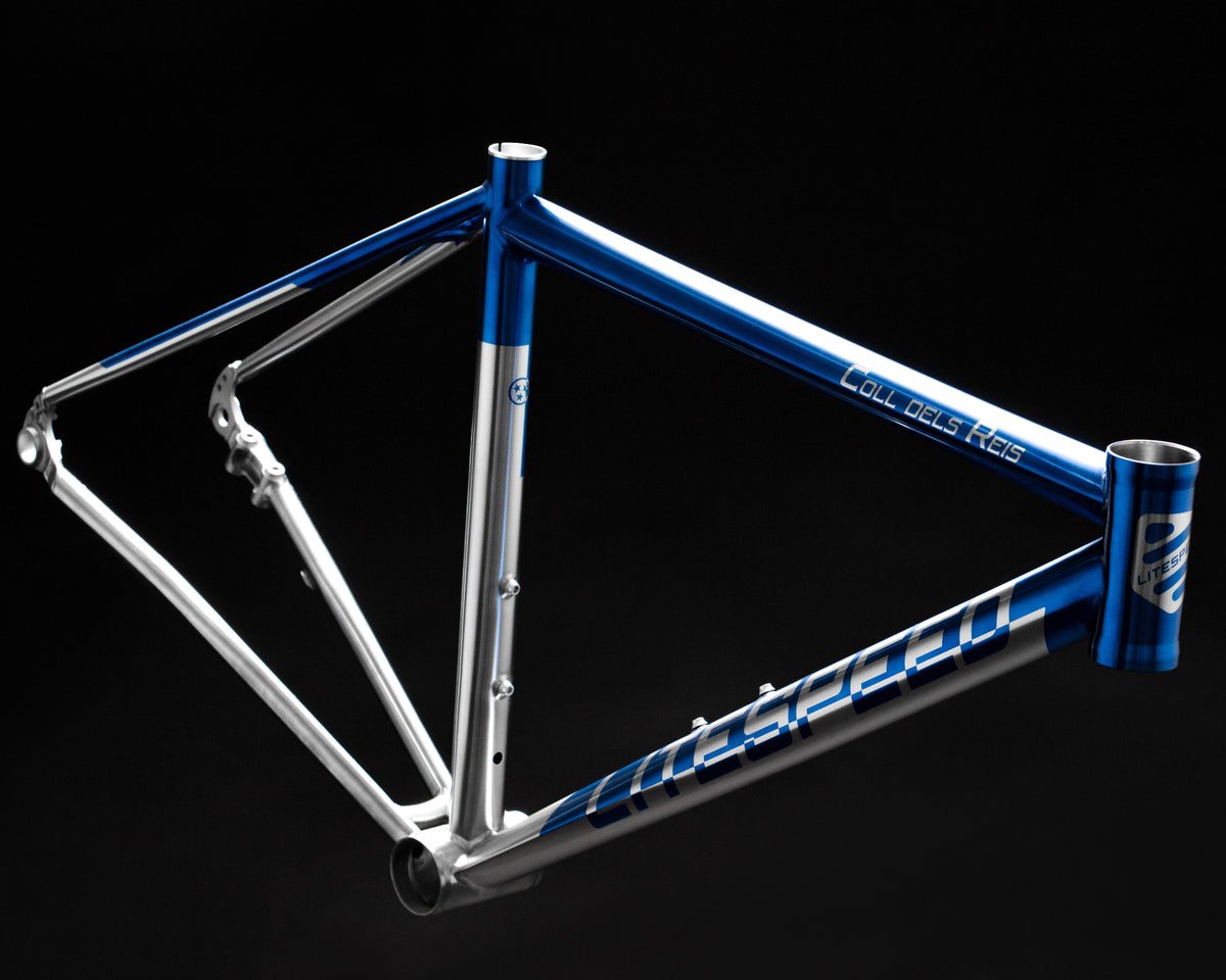 A Coll dels Reis Frame with a Blue ano Scheme
